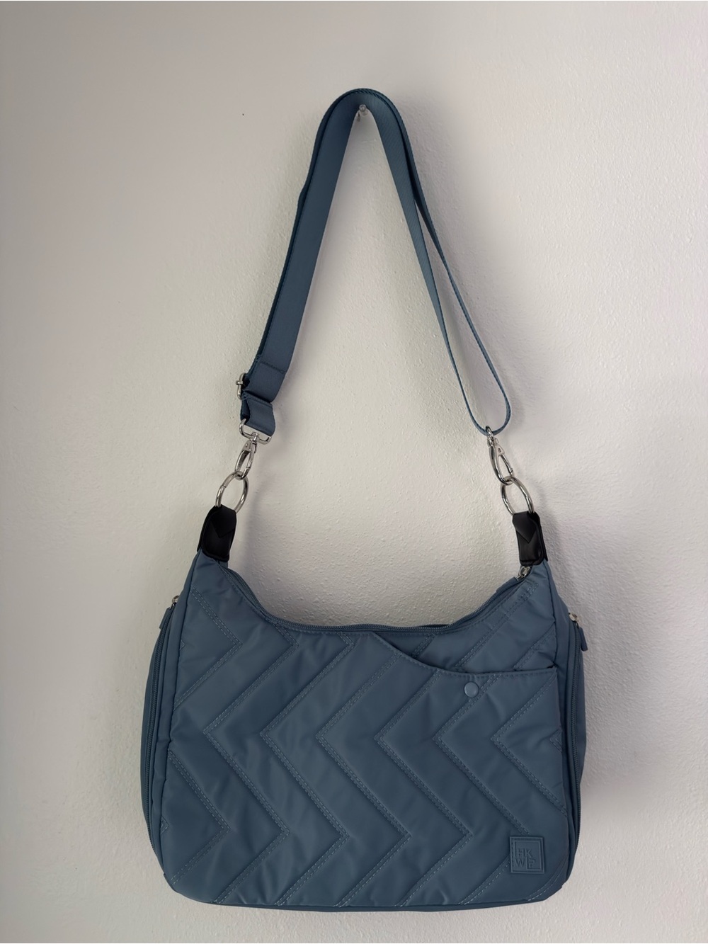 IHKWIP THE ZIG ZAG QUILTED CONVERTIBLE SHOULDER BAG - BLUE